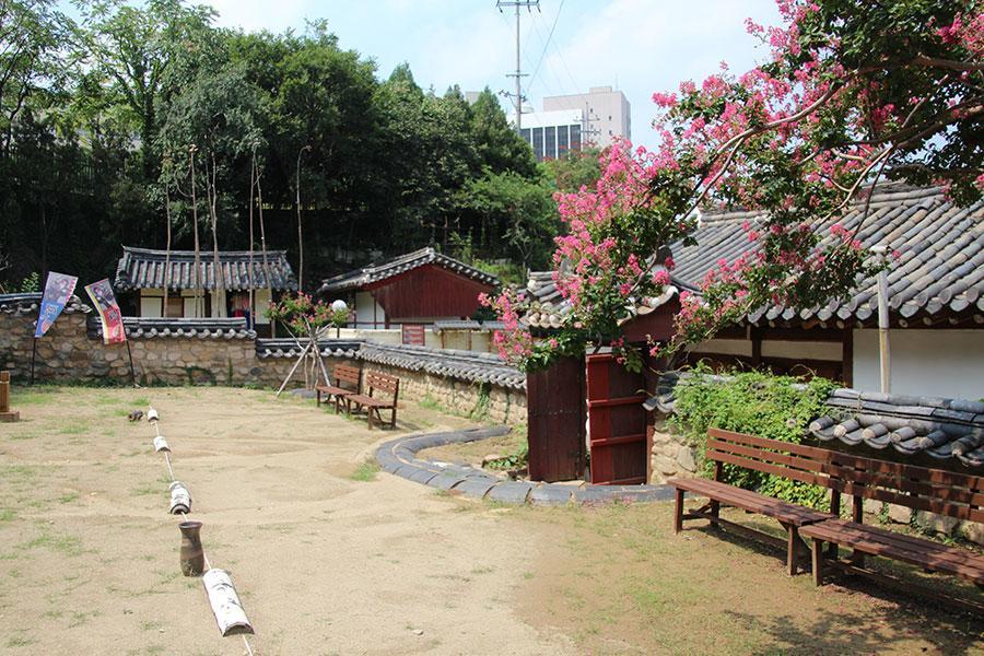 Former Guamseowon Hanok Guesthouse Daegu Exterior foto